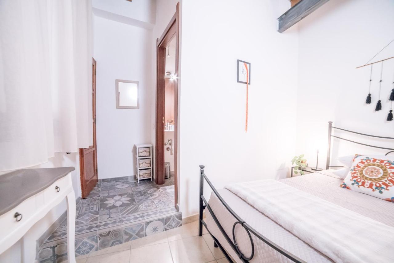 Yenne Rooms Wifi-Ac Cagliari Buitenkant foto